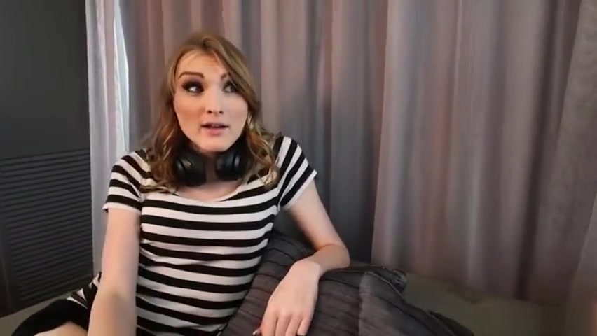 Hot shemale oral sex and cumshot