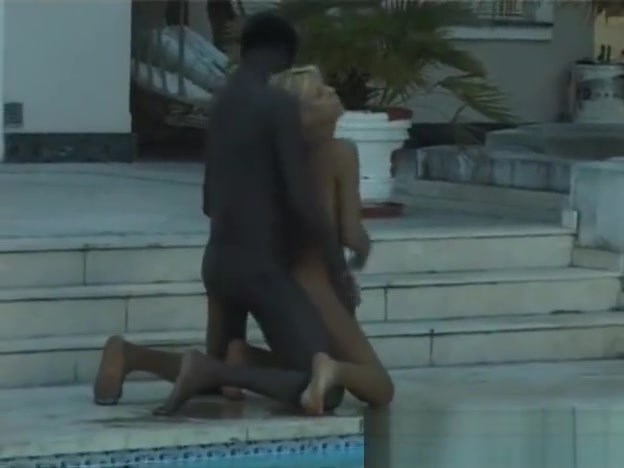 TS Nicolle Plays With Mamba Dick