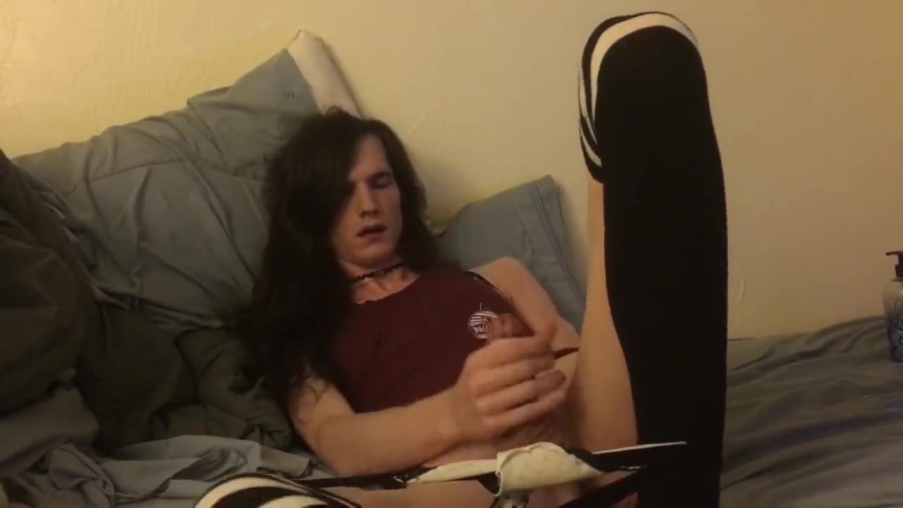 Sexy Trap rides toy until cum