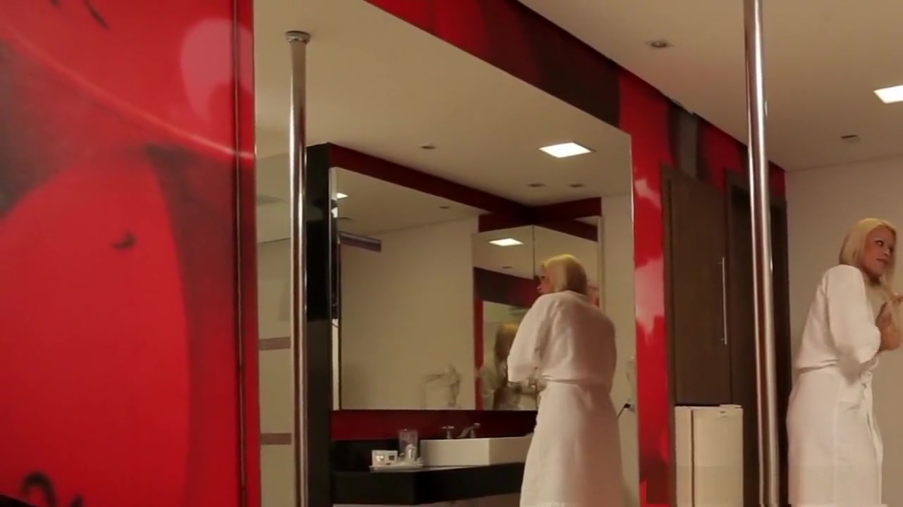 Blond latina tranny beauty behind the scenes