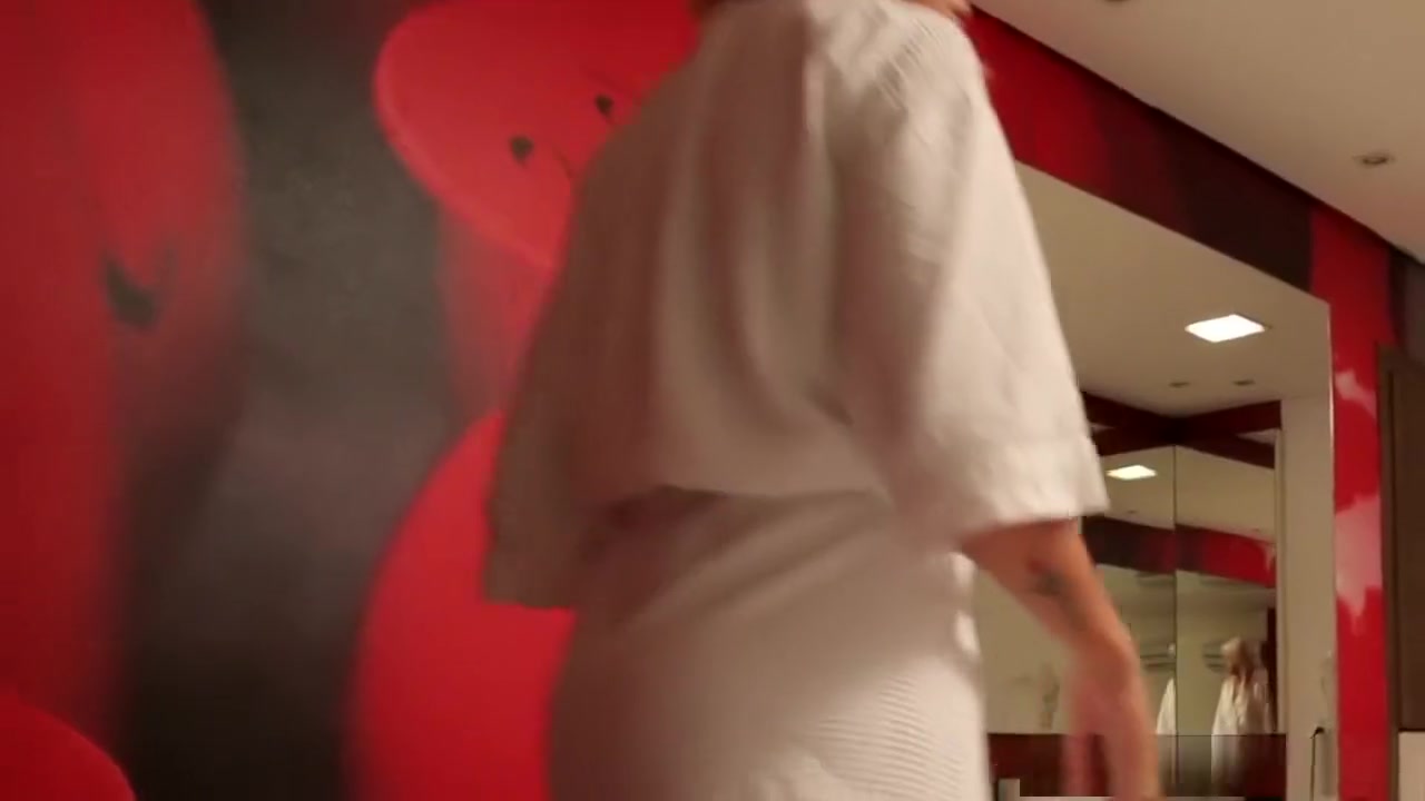 Blond latina tranny beauty behind the scenes