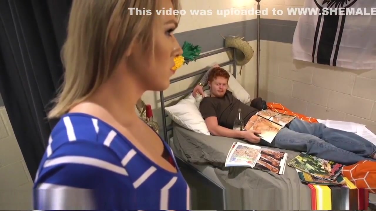 blond nails Her Roommate With Her large knob