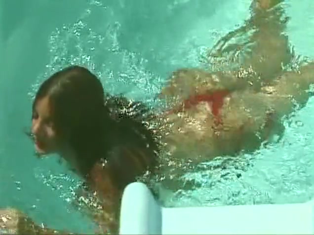 kinky shemale Shows Off Her taut Round booty Poolside
