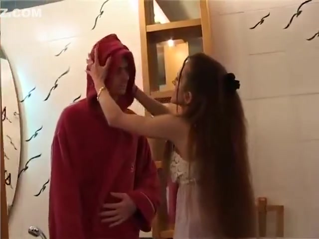 Helping Her Step Son Take A bath Until she Notices His biggest 10-Pounder