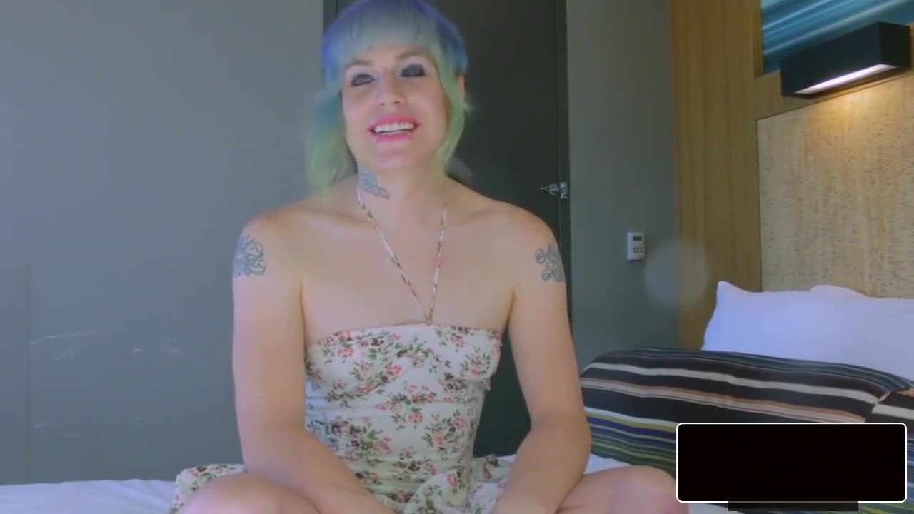 Kinky femboy tugging and analplaying