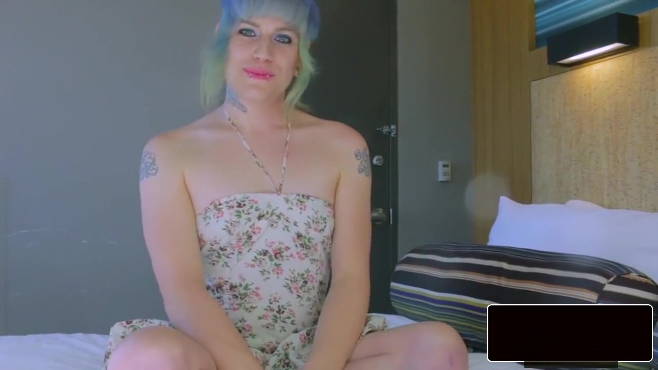 Kinky femboy tugging and analplaying