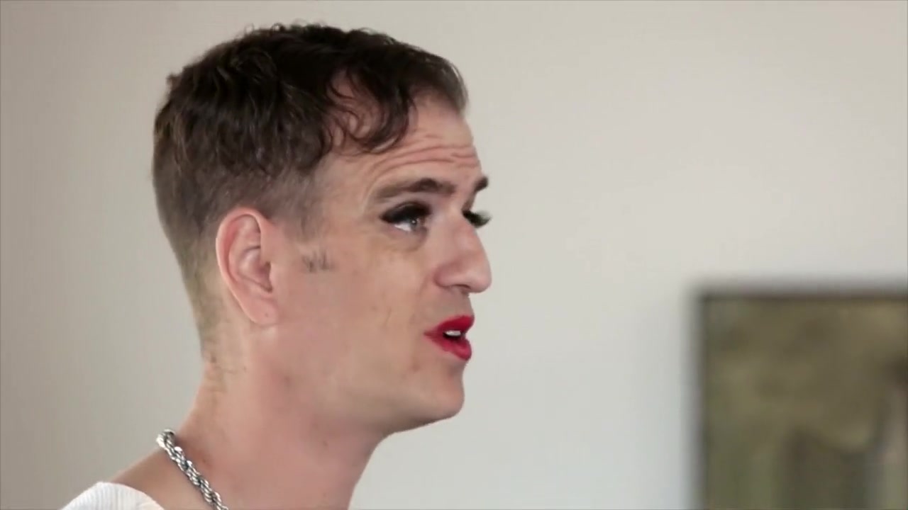 Sexy hot shemale Jessica Fox fucked dude