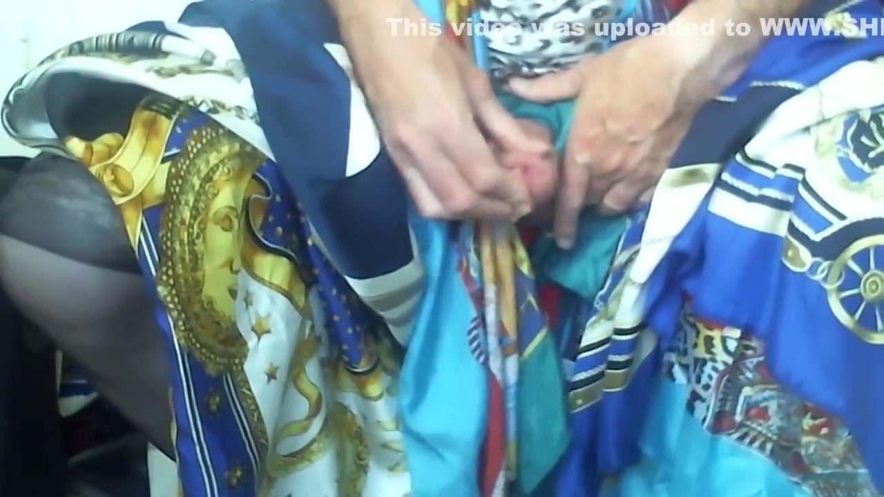 Good wank with silk scarves