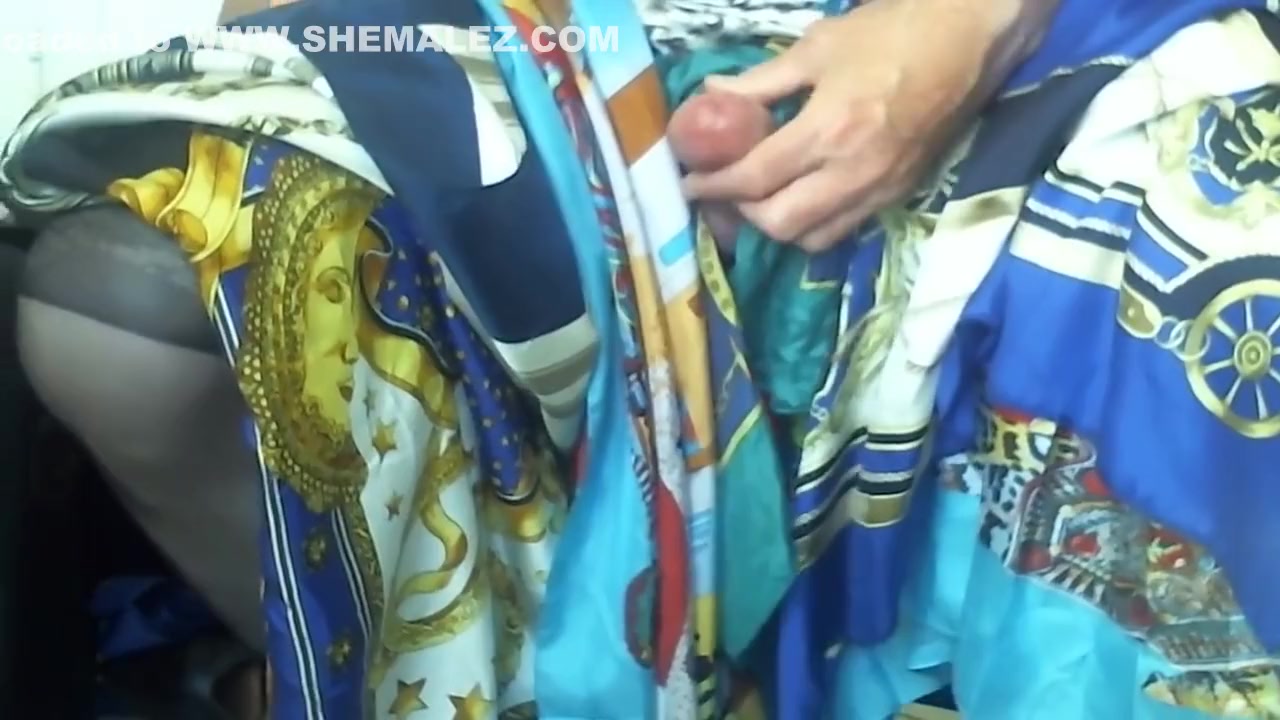 Good wank with silk scarves