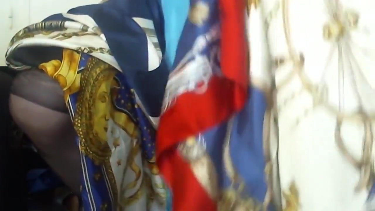 Good wank with silk scarves