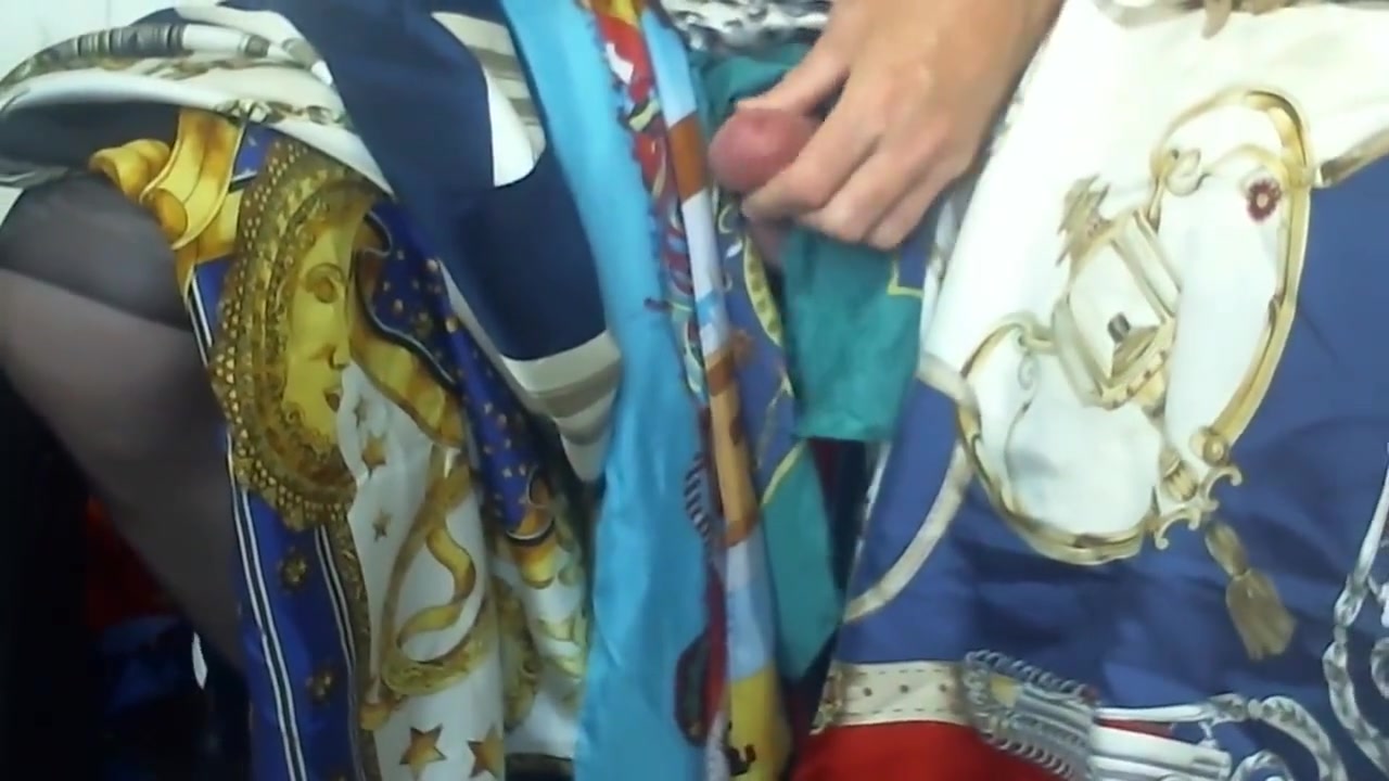 Good wank with silk scarves