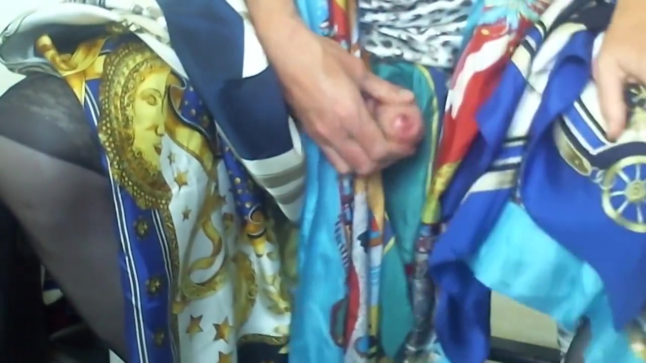 Good wank with silk scarves