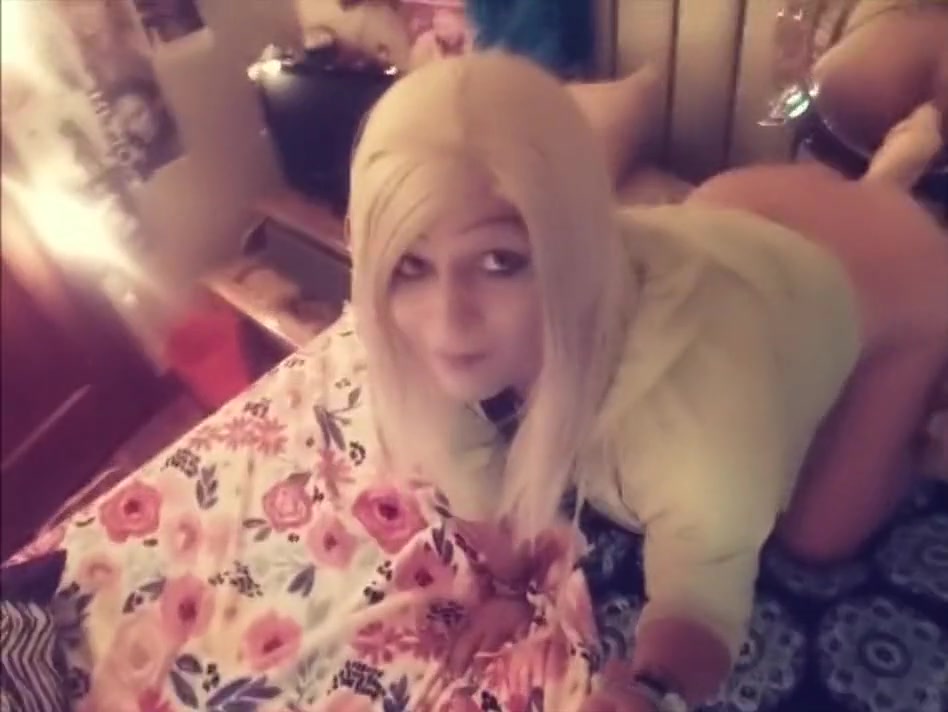 cute Blonde Trans solo