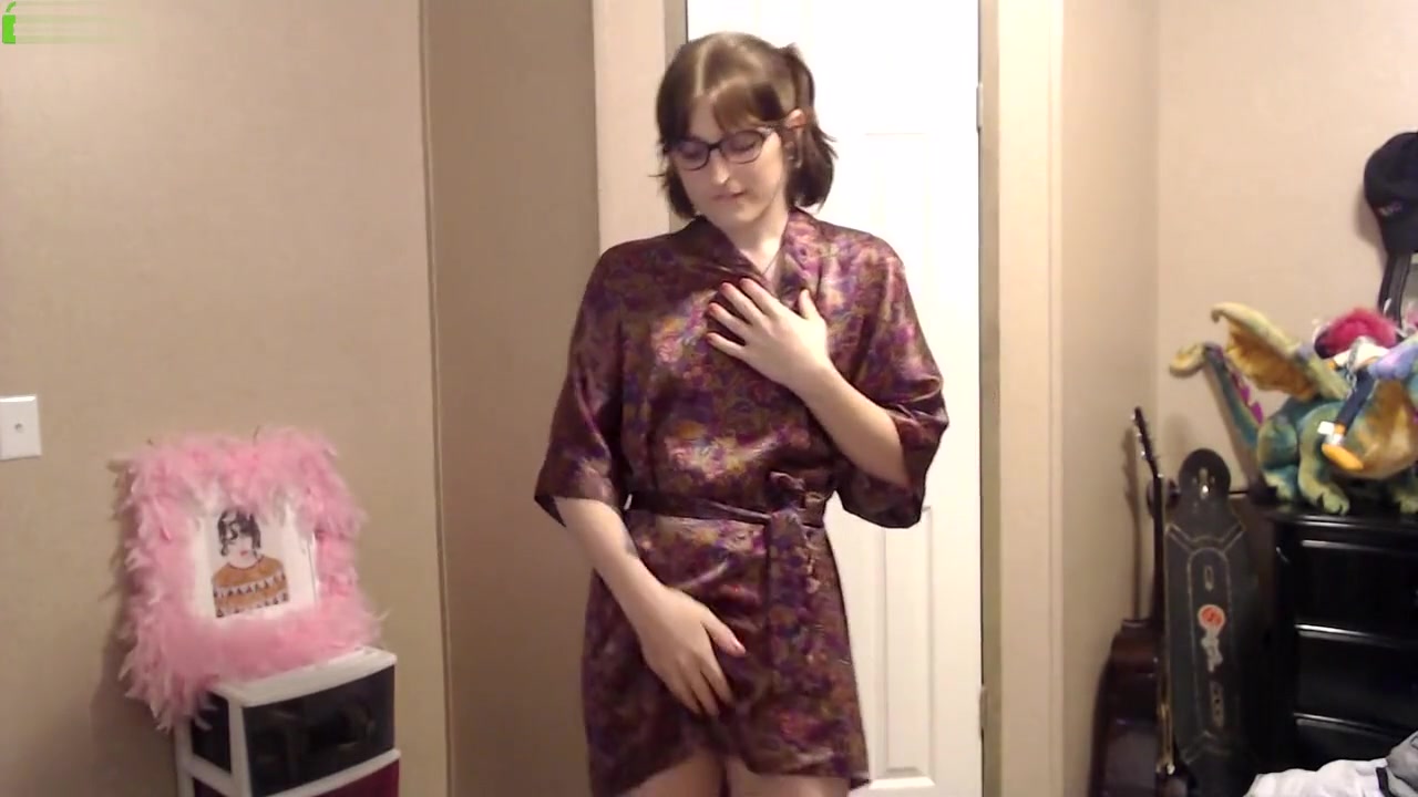 Sexy Tgirl Strips Off Her Clothes