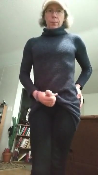 Sissy makes her lollipop leak!