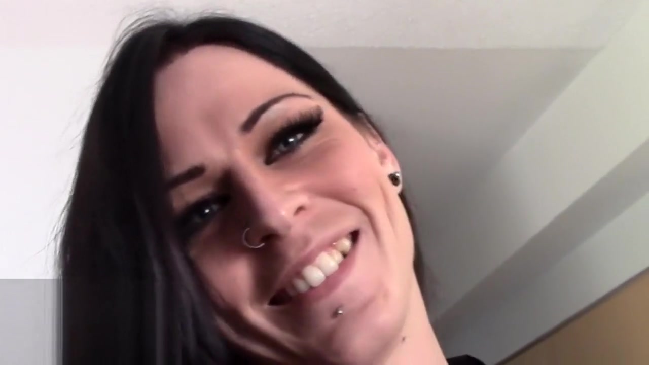 Amateur stockinged tranny cockriding