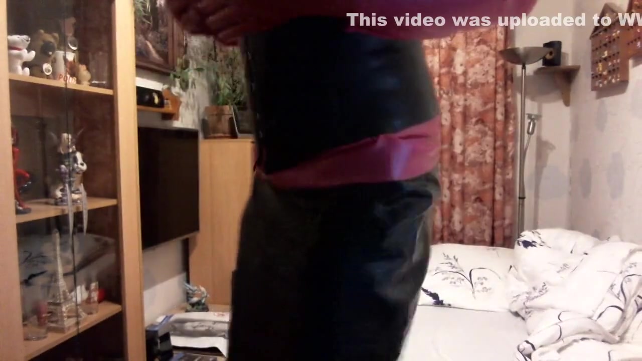 Als Latexnutte gedresst und Dirty Talk