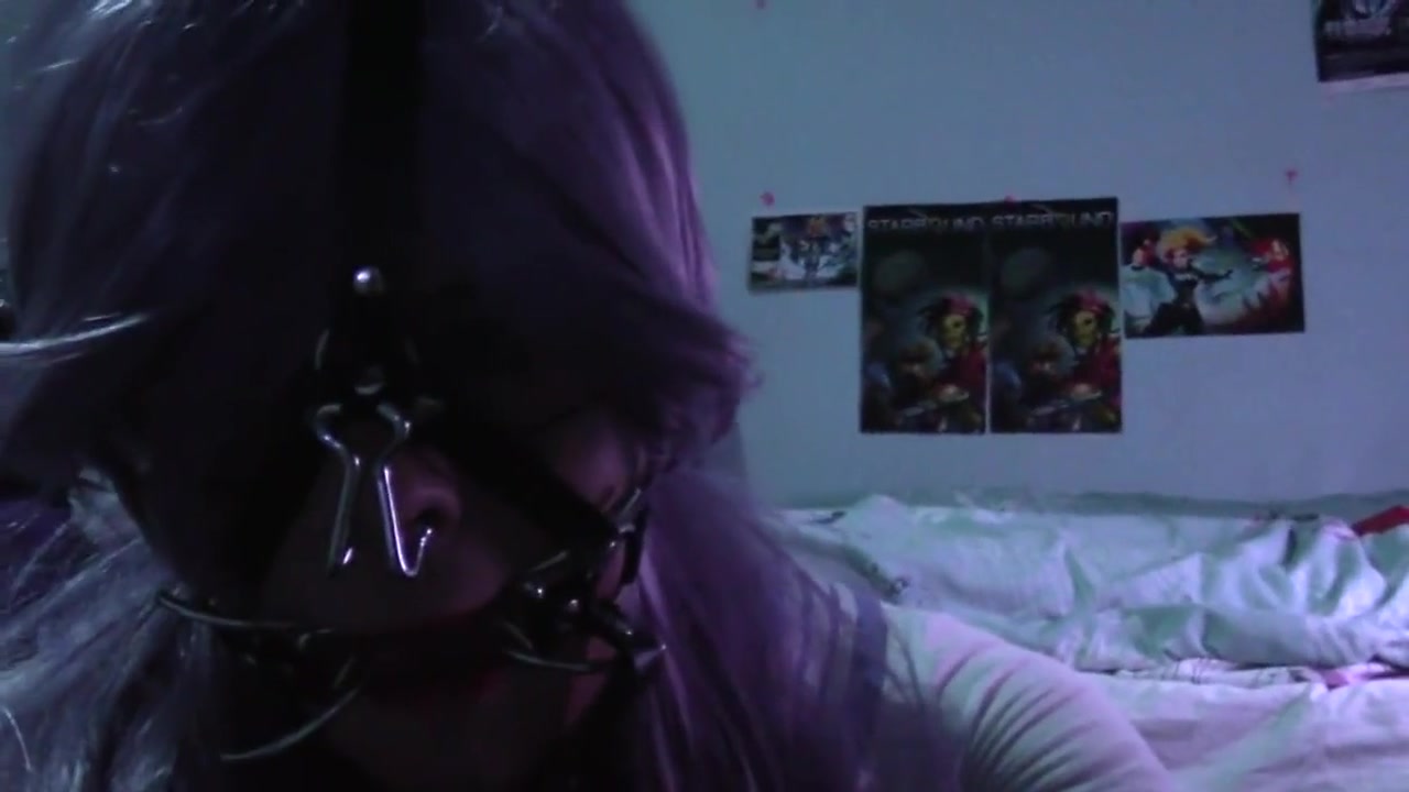 Violet Faye makes video for gf