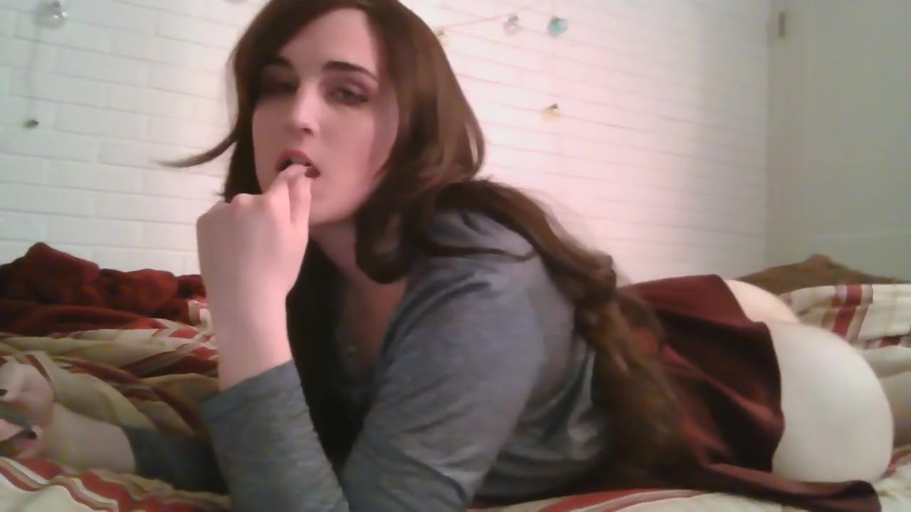 naughty tgirl teen 18+ texting in bed