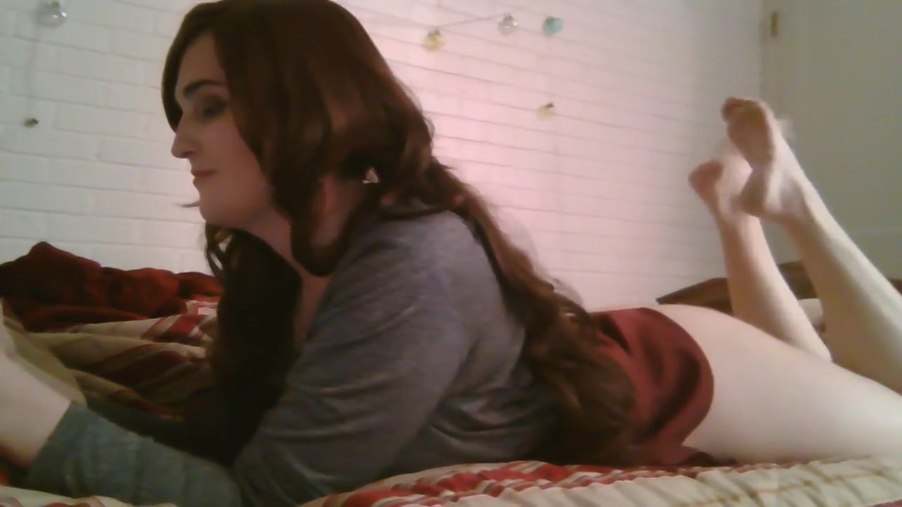 naughty tgirl teen 18+ texting in bed