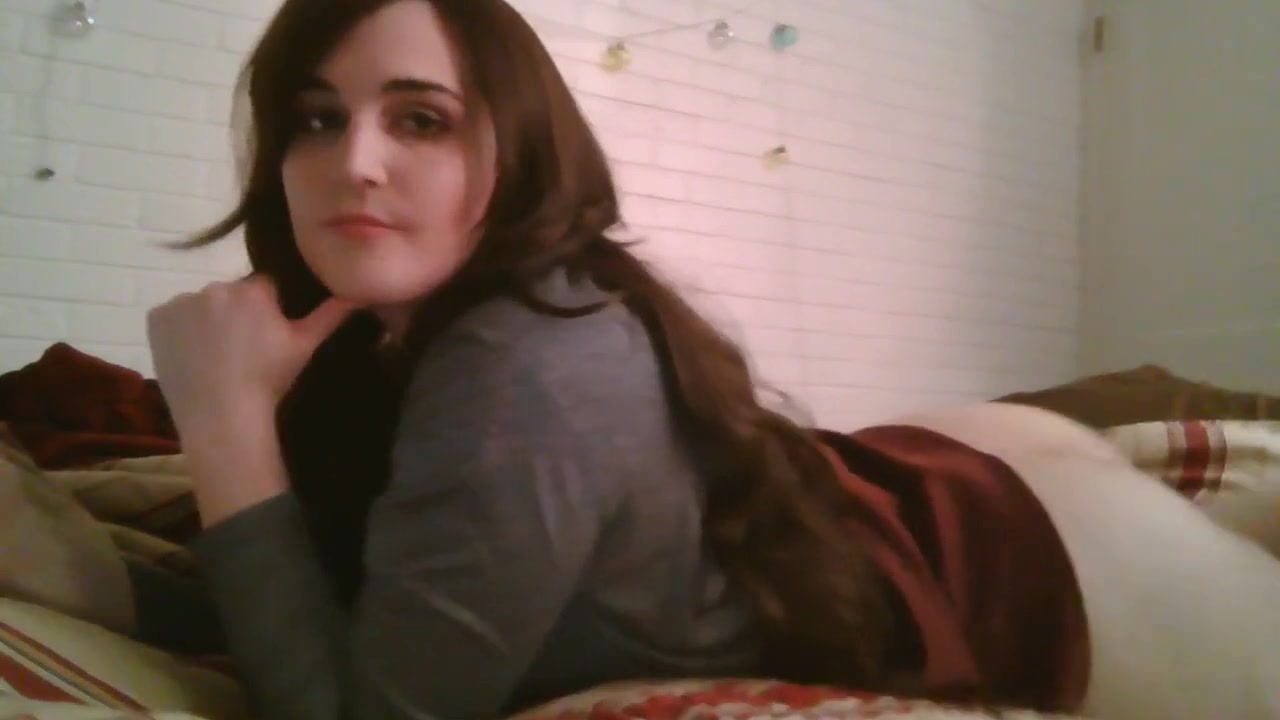 naughty tgirl teen 18+ texting in bed