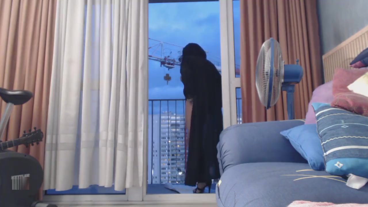 exhibe en niqab devant un grutier