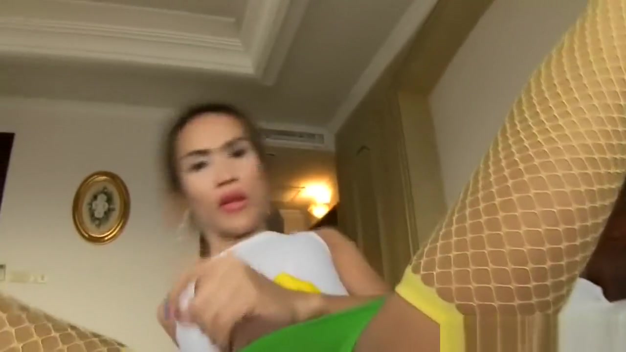 Naughty ladyboy gets her asshole rammed