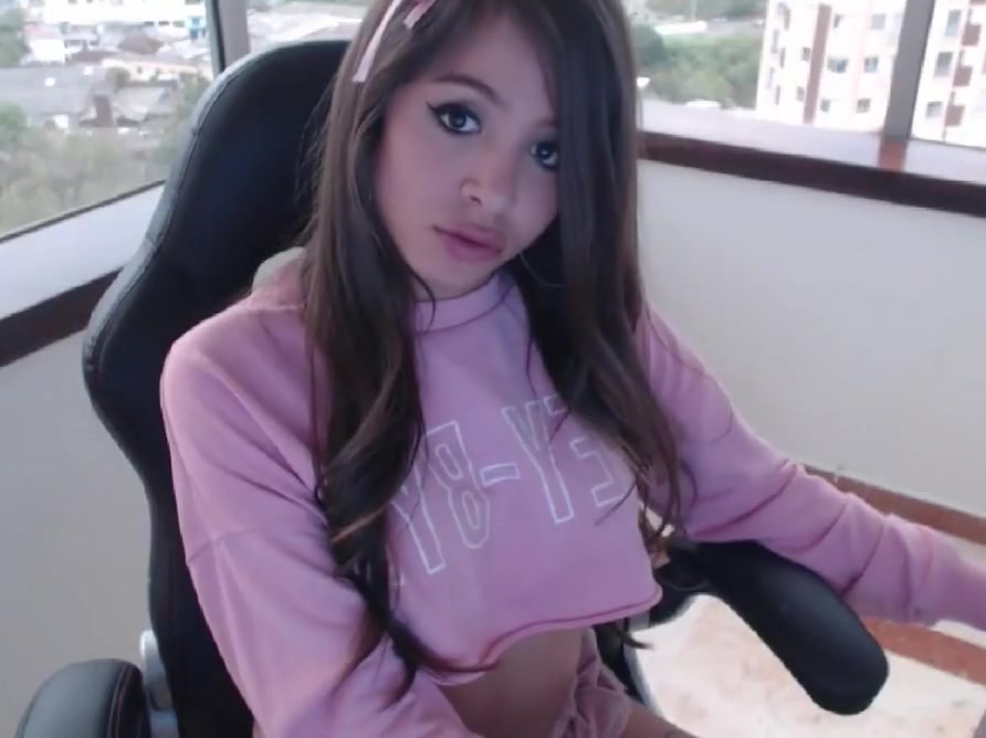 Cute teen 18+ shemale shows cock