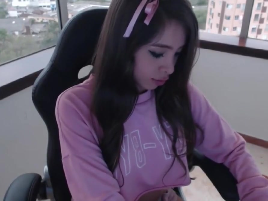 Cute teen 18+ shemale shows cock