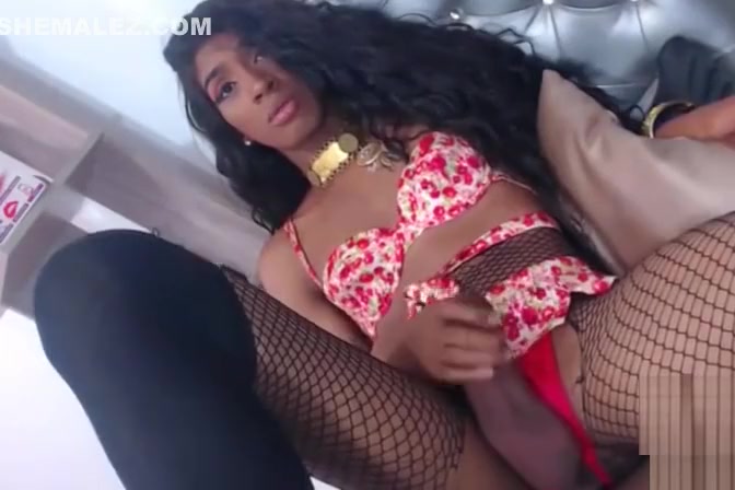 Babe black shemale monstercock webcam