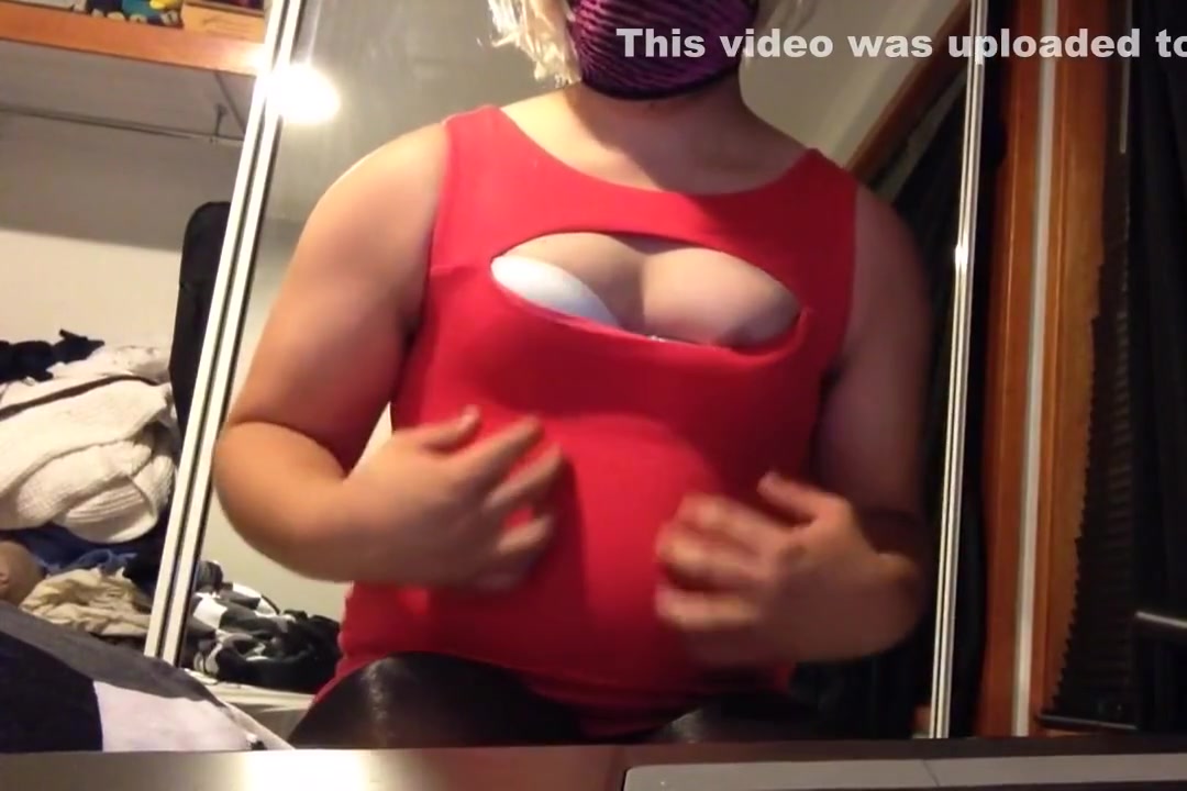 Cute crossdresser has some fun!