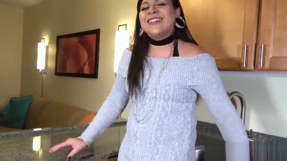 Chubby inked trans tugs while showing booty