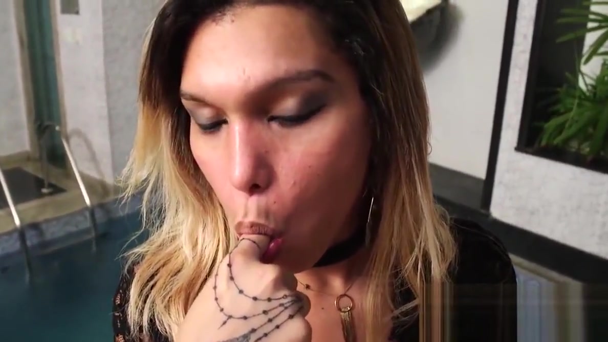 Sex shemale gives an awesome blowjob and handjob in POV