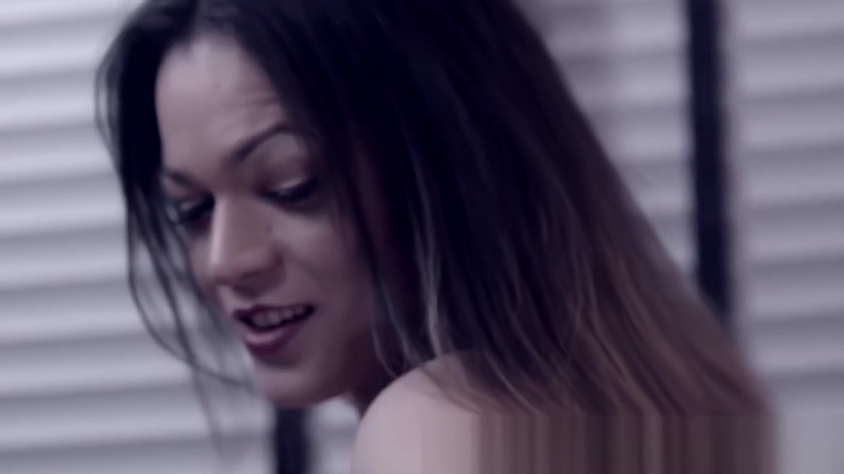 Fetish tranny gets sucked