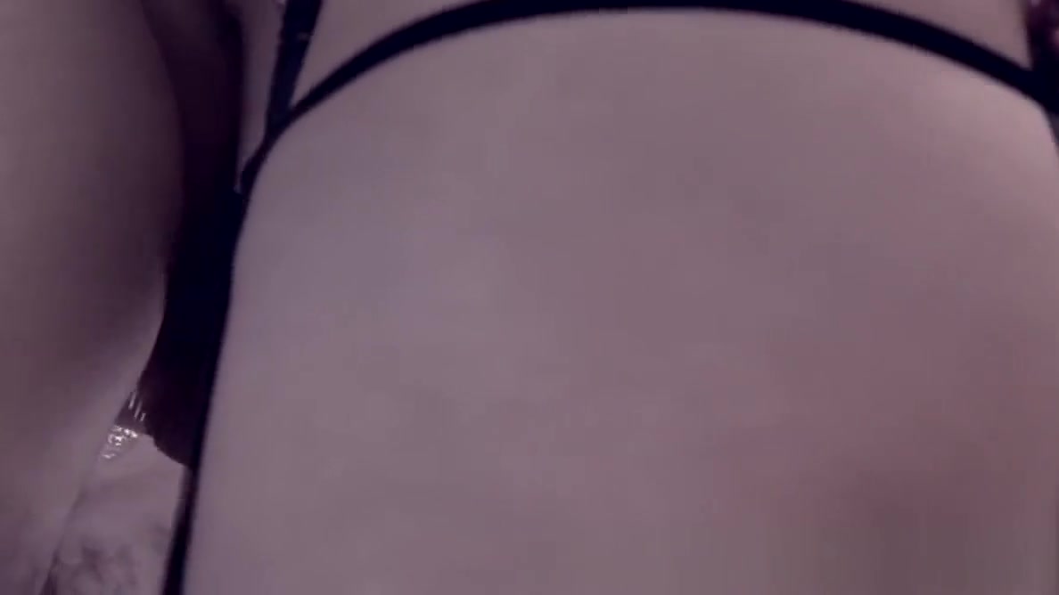 Fetish tranny gets sucked
