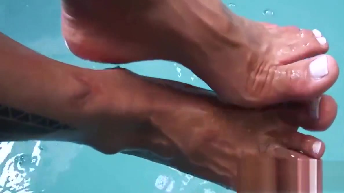 Busty shemale playing with her sexy feet and her huge dick