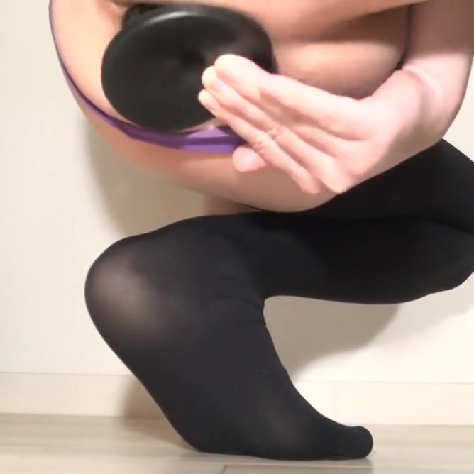 057 Inserting 70mm-butt-plug