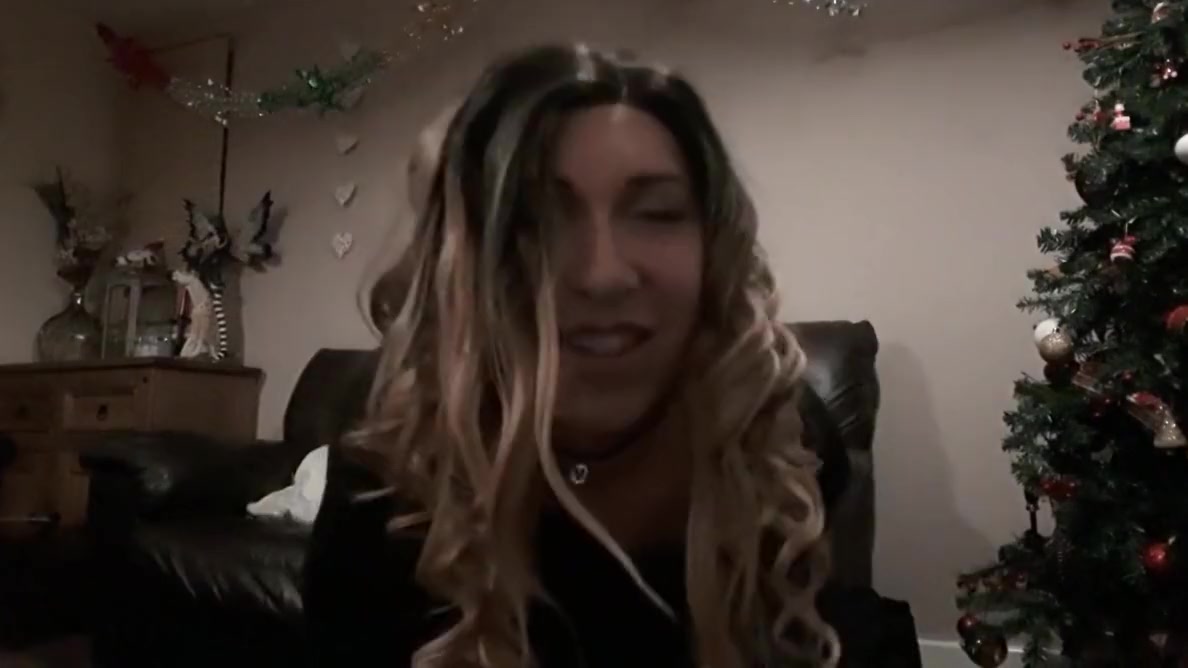 Crossdresser Xmas wank pt1