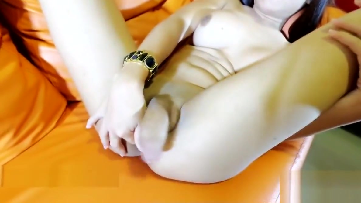Poppy fingering her tight ass