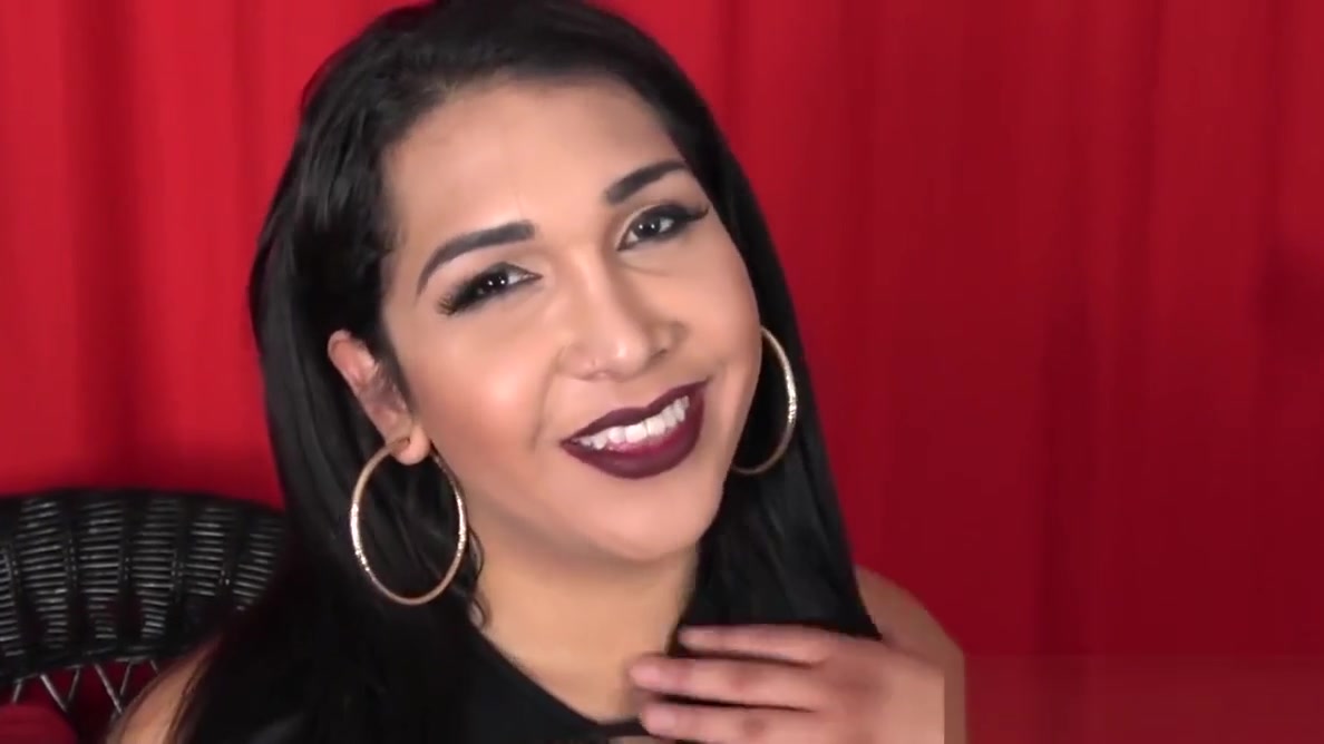 Glamorous curvy tgirl jerking her cock
