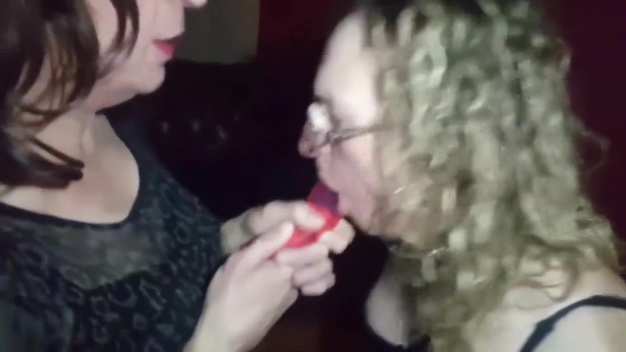 Essex Girl Lisa and TGirl Gigi gag on a shared double dildo