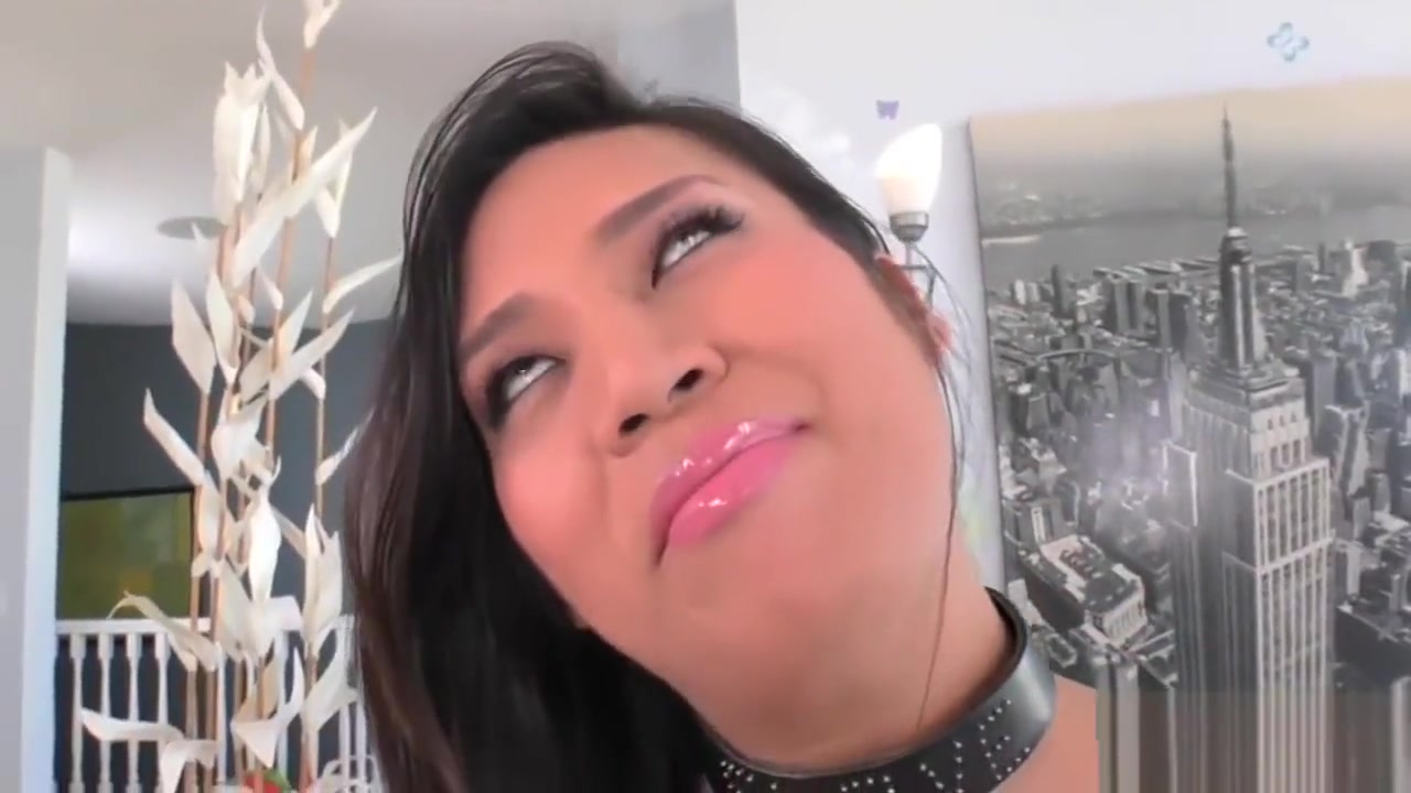 Sexy shemale with big booty fucks her ass