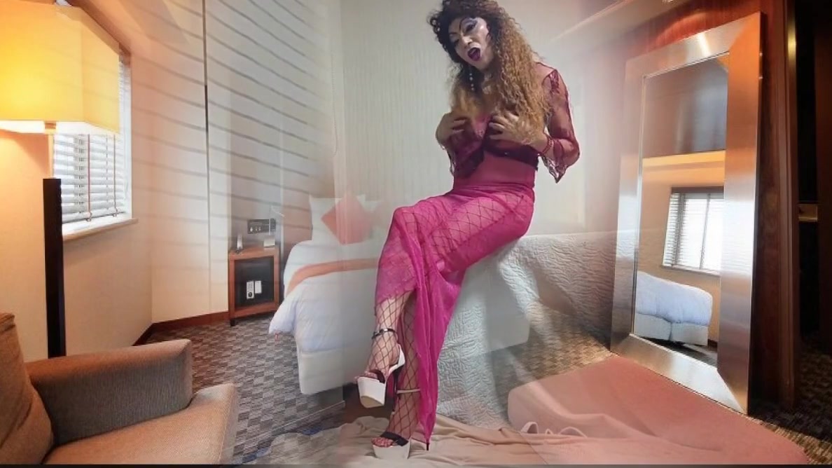 sissy niclo sexy makeup in hotel masturbation