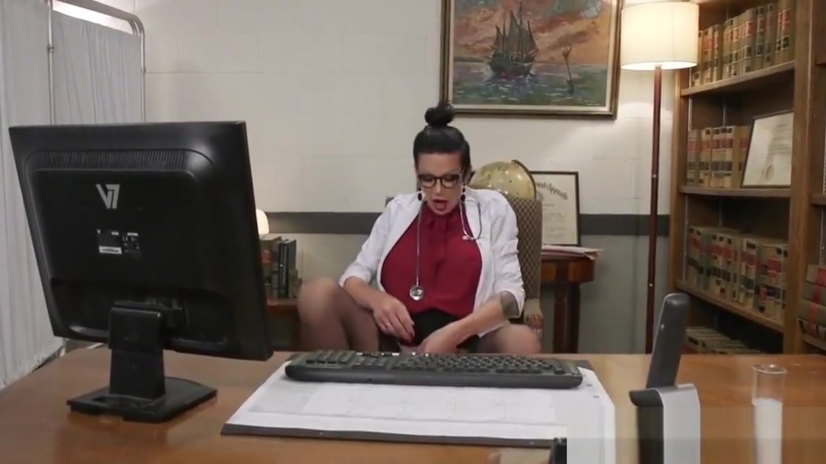TS doctor pussyfucks babe doggystyle after bj
