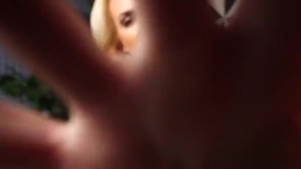 Busty tranny Barbara Perez smoking ciggs and blowing dick