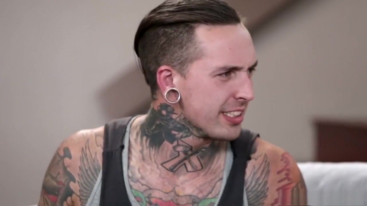 Broke tattooed guy fucks Aubrey Kate
