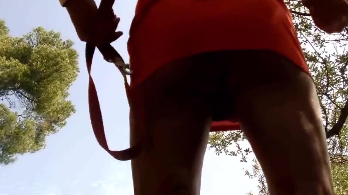 juste un petit string sous la robe