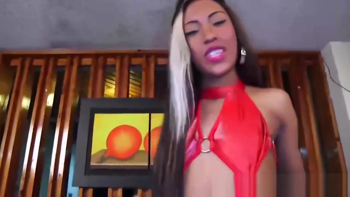 Sexy TS Pilar Grisales strokes that perfect shecock of hers