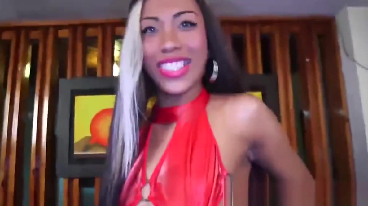 Sexy TS Pilar Grisales strokes that perfect shecock of hers