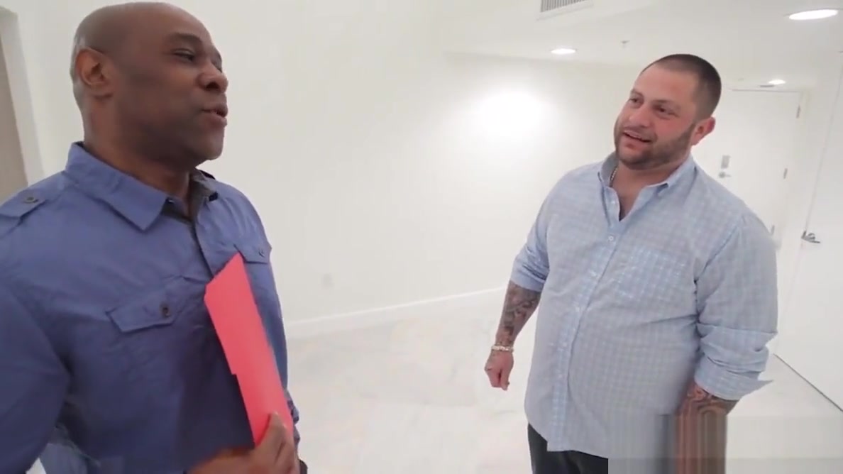Latina tranny assfucked by realestate broker